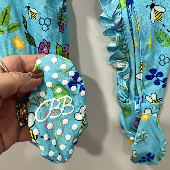 Bumble Bay-Bee sleeper 6-9mos. - Picture 3 of 7